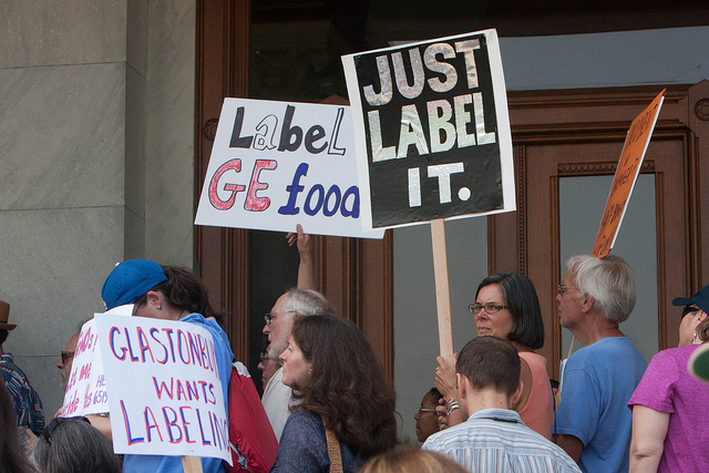 Rally to Support GMO Food Labeling. Photo credit: CT Senate Democrats. 