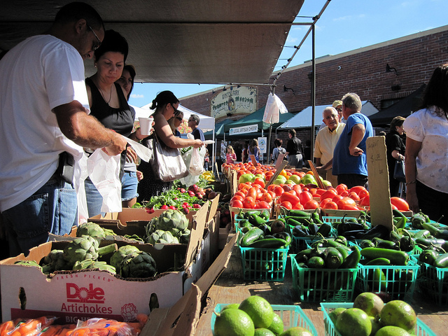 Shopping local at a Farmers' Market in Florida. Photo credit: USDA